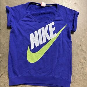 Nike Sweat Shirt Women size Small Purple Short Sleeve Running Training Sweater